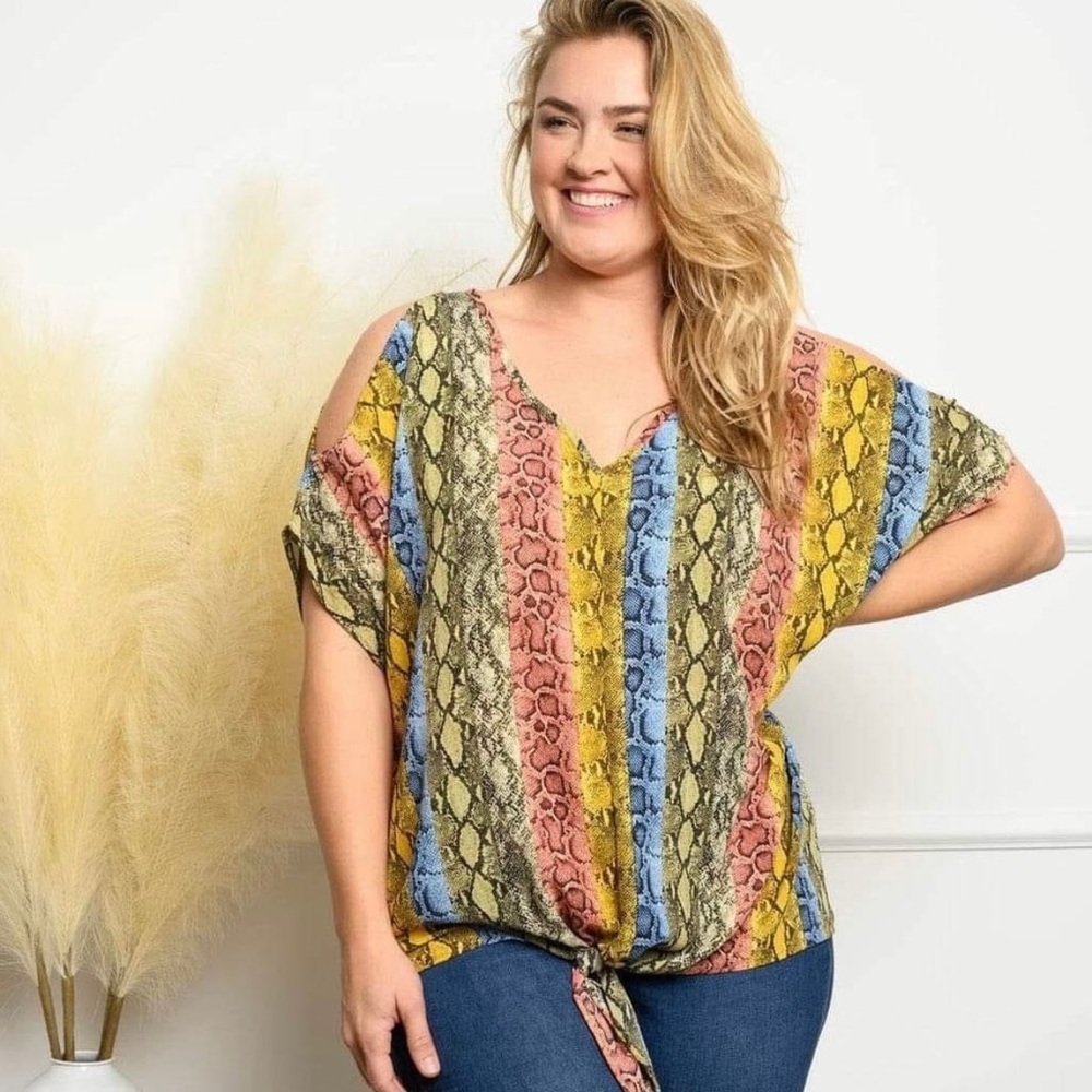 New Junior's Boutique cute multicolor Snake print knot top